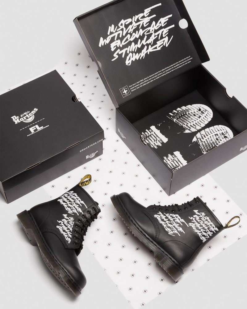 Dr Doc Martens 1460 Futura Embroidered Cuero Encaje Up Boots (Nappa Cuero) Negros | DE06-V4UI