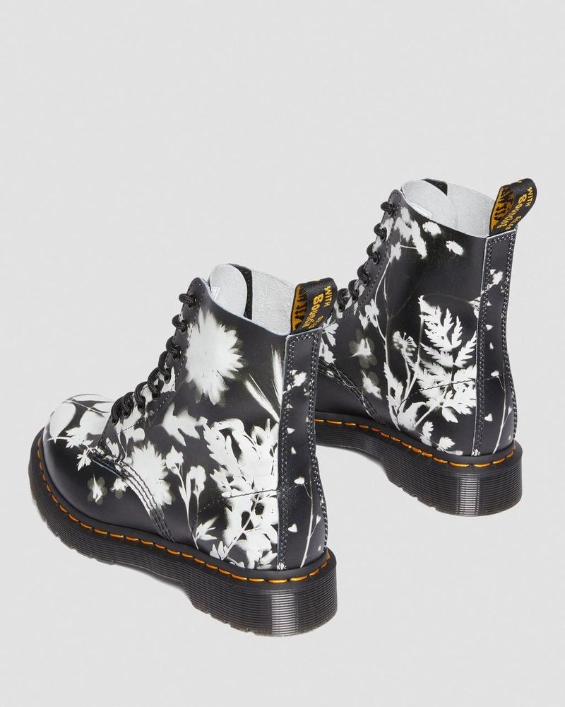 Dr Doc Martens 1460 Pascal Floral Shadow Cuero Encaje Up Boots (Backhand) Negros Blancos | LP90-Y2AM