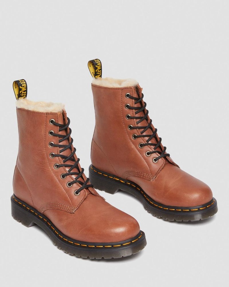 Dr Doc Martens 1460 Serena - Faux Fur-Forro Cuero Boots (Farrier) Tan | QU10-E5MZ