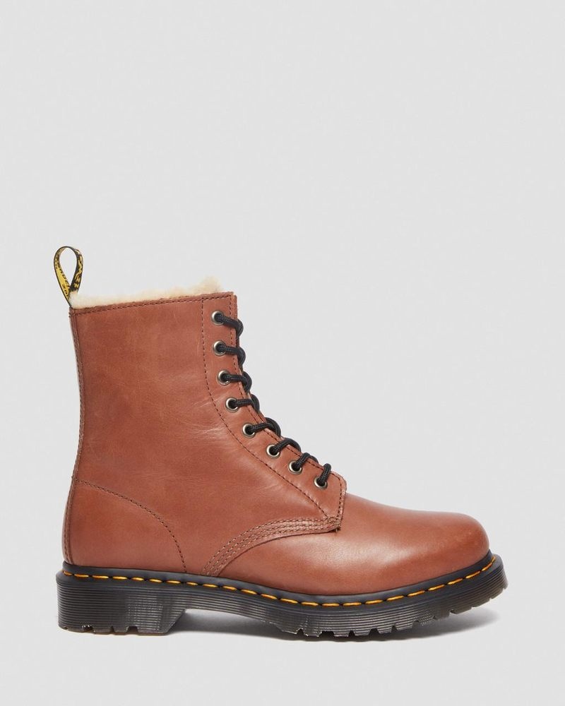 Dr Doc Martens 1460 Serena - Faux Fur-Forro Cuero Boots (Farrier) Tan | QU10-E5MZ