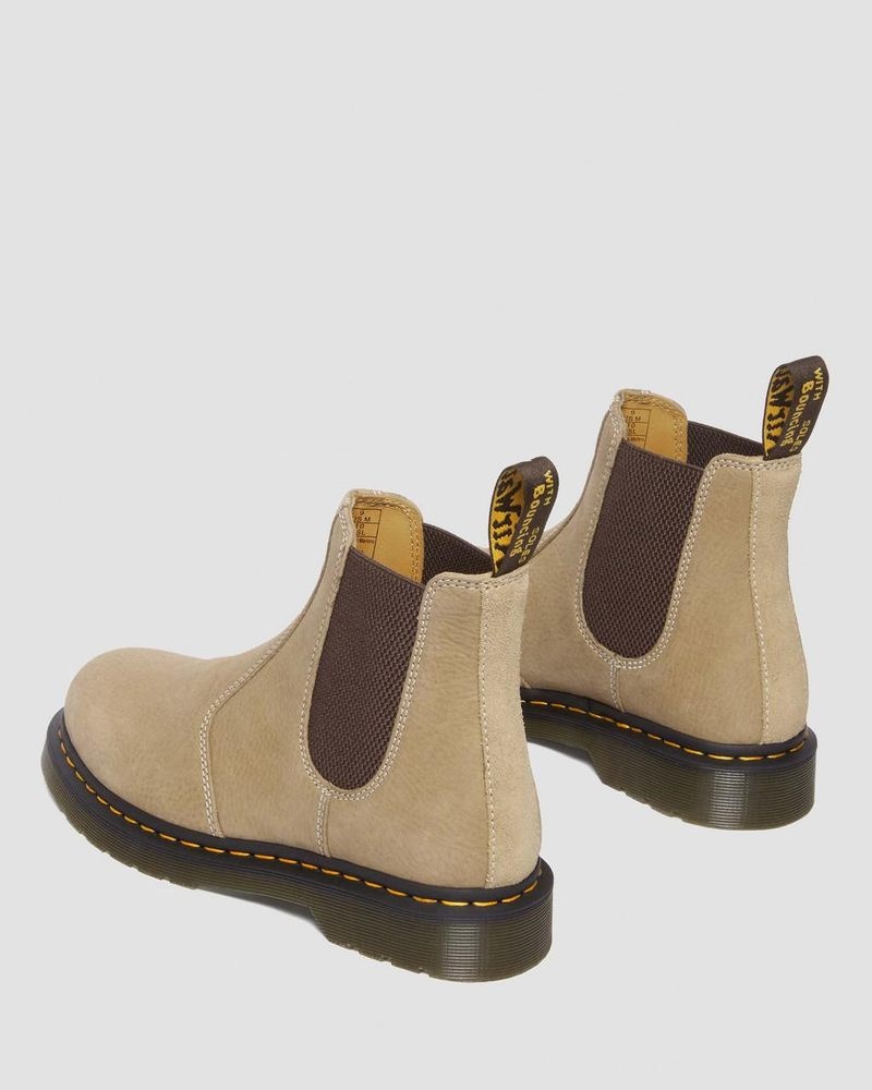 Dr Doc Martens 2976 Tumbled Nubuck Cuero Chelsea Boots (Tumbled Nubuck) Savannah Tan | TZ78-A7QZ