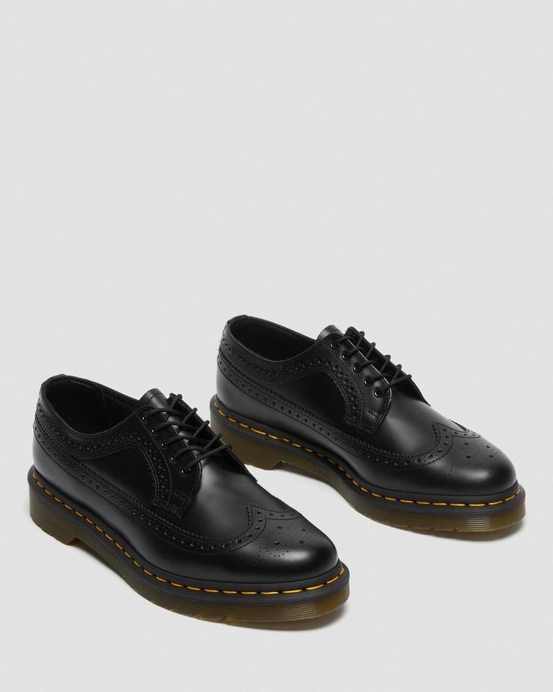 Dr Doc Martens 3989 Yellow Stitch Smooth Cuero Brogue Shoes (Smooth Cuero) Negros | NJ98-M5JD