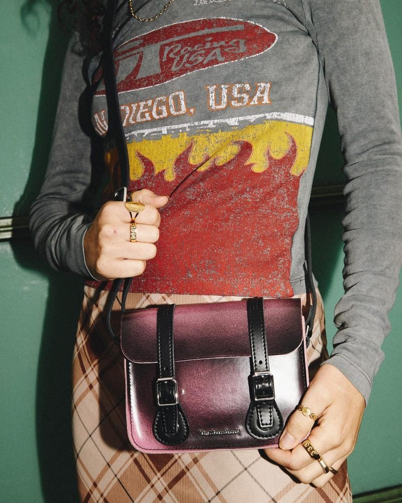 Dr Doc Martens 7 Inch Distressed Cuero Crossbody Bag (Two Tone Rub Off+Kiev) Rosas | RD08-J6WA