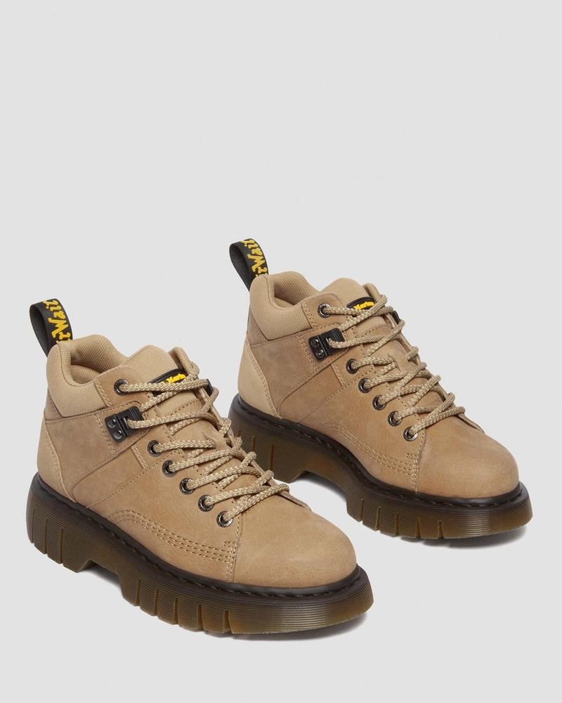 Dr Doc Martens Woodard Tumbled Nubuck Cuero Low Casuales Boots (Tumbled Nubuck) Savannah Tan | FC81-T3NM